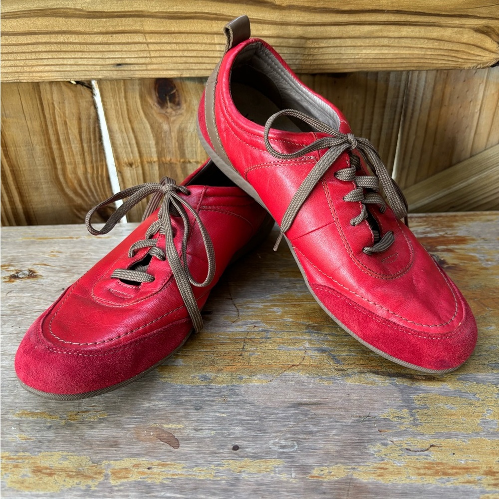 Vionic 555 Willa Red Leather Walking Sneakers with Orthaheel Technology Size 7.5